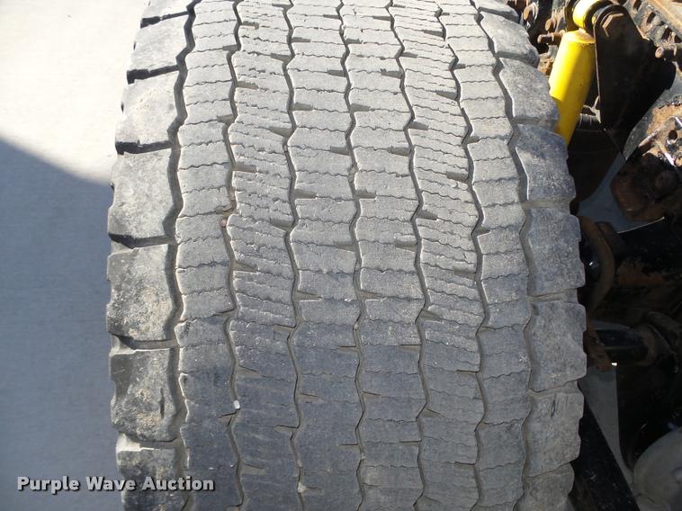 image for item DA0573 2005 Freightliner Columbia semi truck