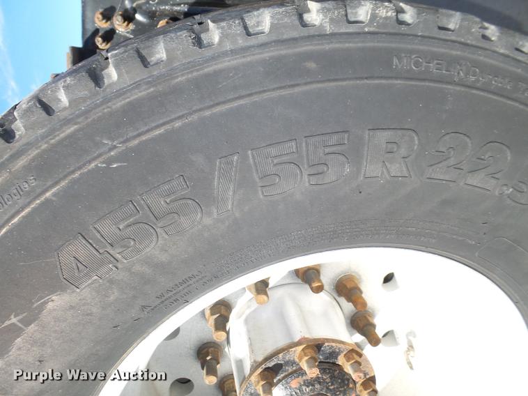 image for item DA0573 2005 Freightliner Columbia semi truck