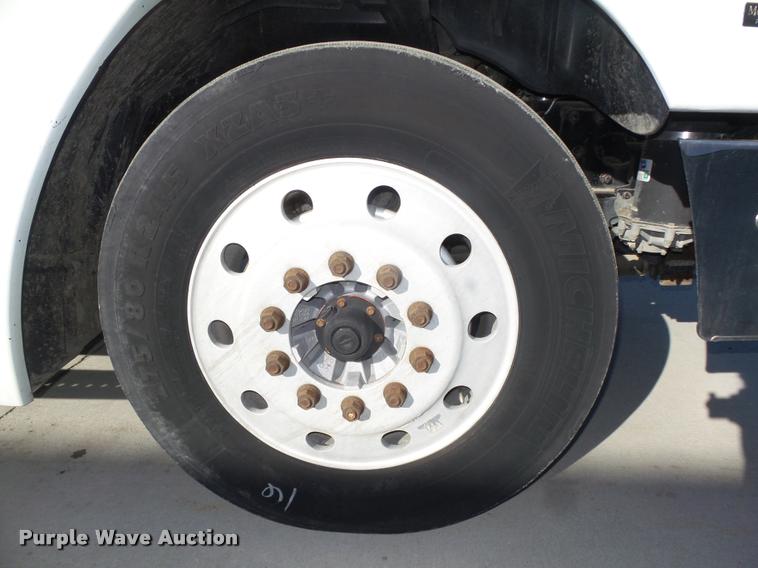 image for item DA0573 2005 Freightliner Columbia semi truck