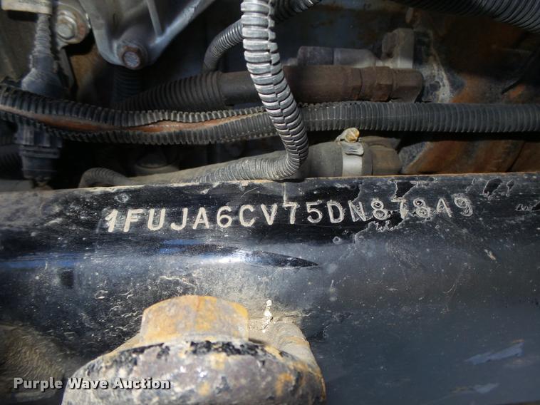 image for item DA0573 2005 Freightliner Columbia semi truck