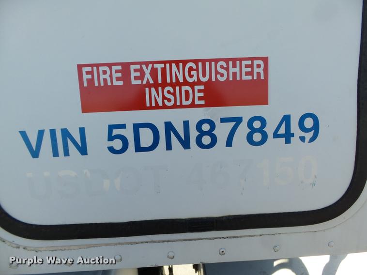 image for item DA0573 2005 Freightliner Columbia semi truck