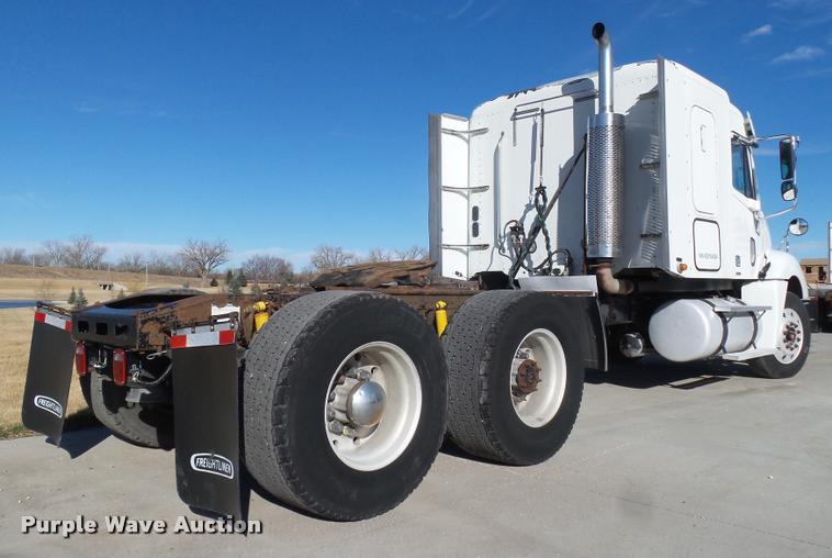 image for item DA0574 2006 Freightliner Columbia semi truck