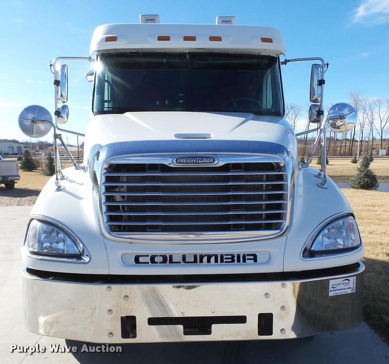 image for item DA0574 2006 Freightliner Columbia semi truck