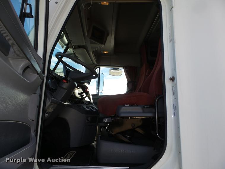 image for item DA0574 2006 Freightliner Columbia semi truck