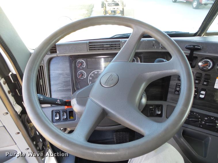image for item DA0574 2006 Freightliner Columbia semi truck