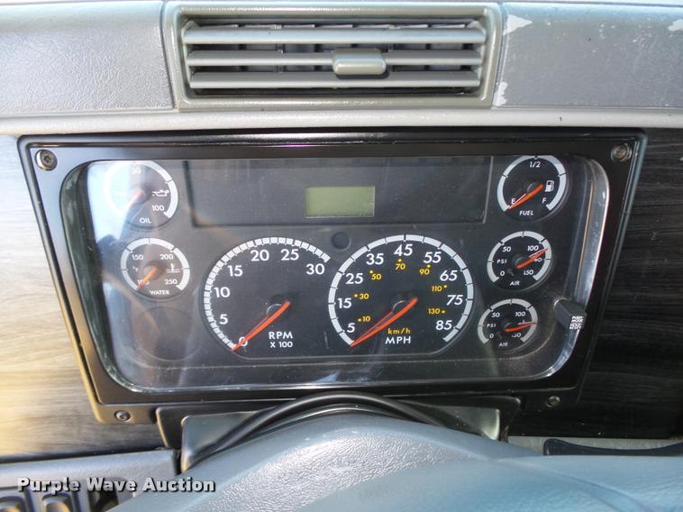 image for item DA0574 2006 Freightliner Columbia semi truck