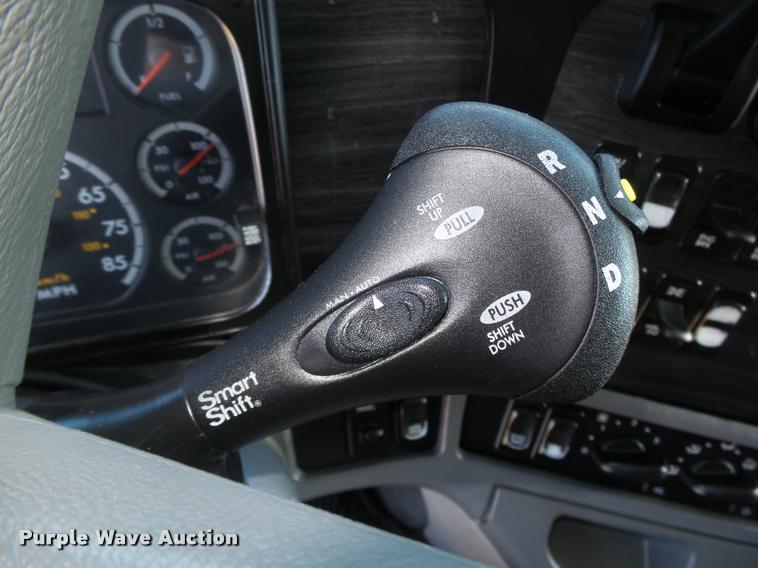 image for item DA0574 2006 Freightliner Columbia semi truck