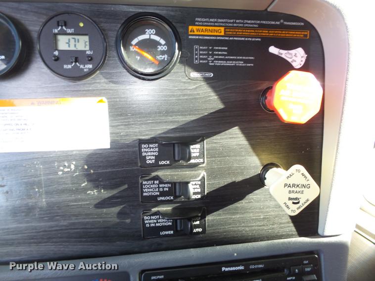 image for item DA0574 2006 Freightliner Columbia semi truck