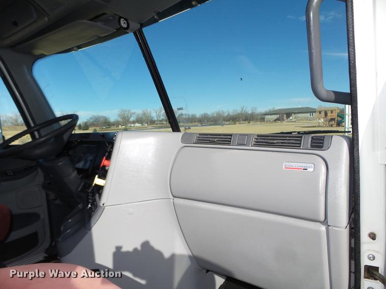 image for item DA0574 2006 Freightliner Columbia semi truck