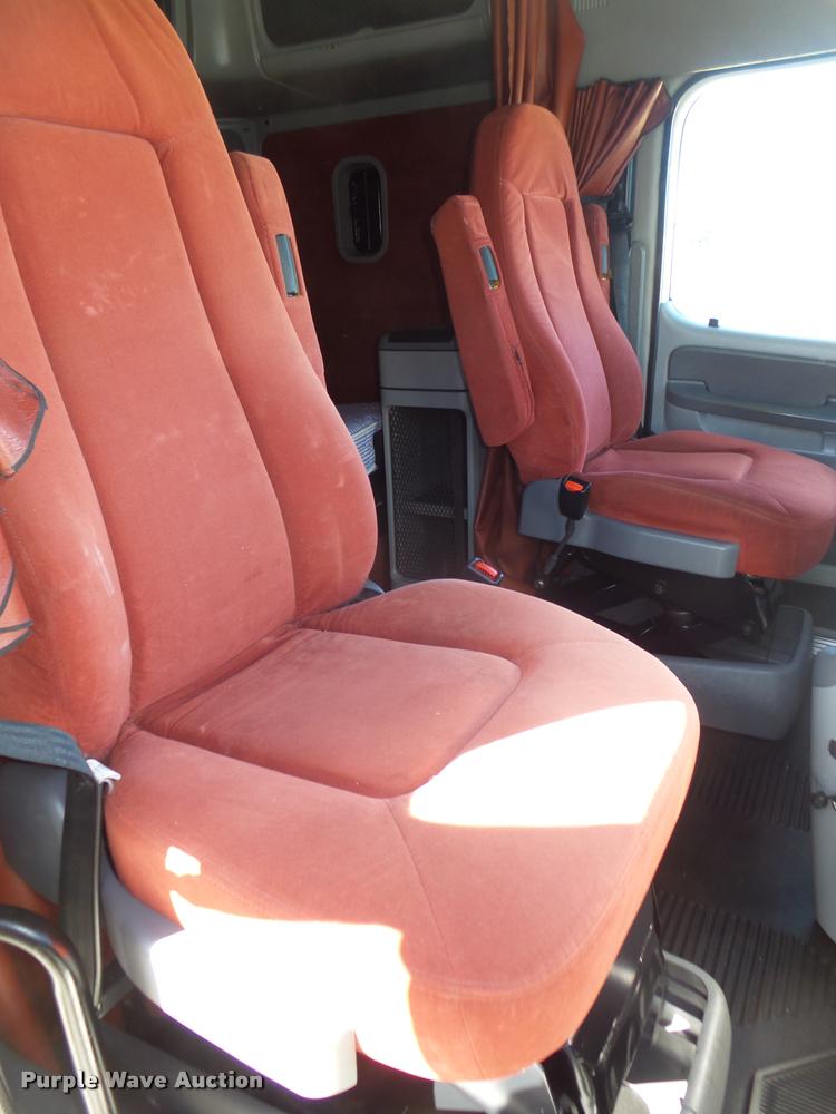 image for item DA0574 2006 Freightliner Columbia semi truck