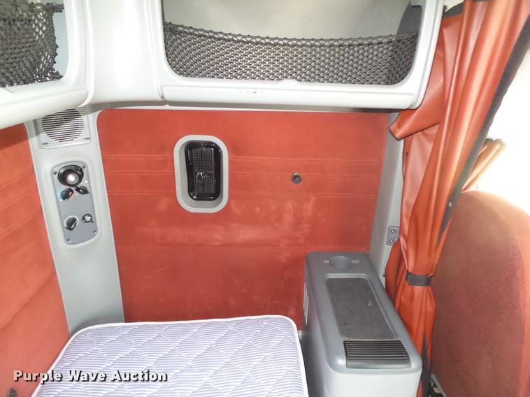 image for item DA0574 2006 Freightliner Columbia semi truck