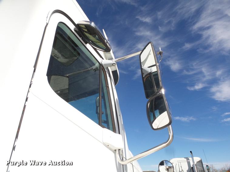 image for item DA0574 2006 Freightliner Columbia semi truck
