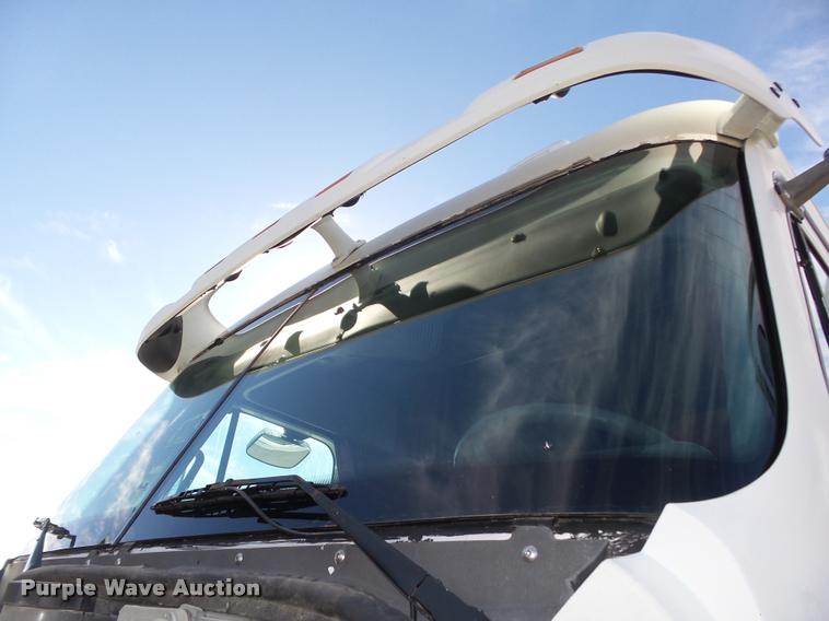 image for item DA0574 2006 Freightliner Columbia semi truck