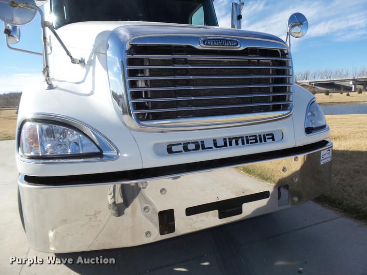 image for item DA0574 2006 Freightliner Columbia semi truck