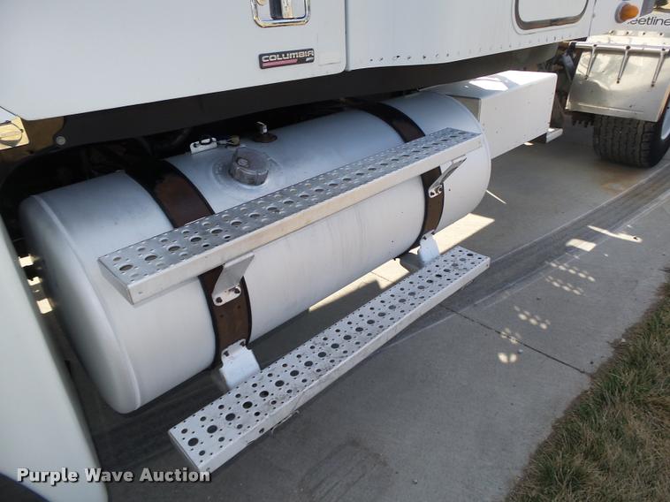 image for item DA0574 2006 Freightliner Columbia semi truck