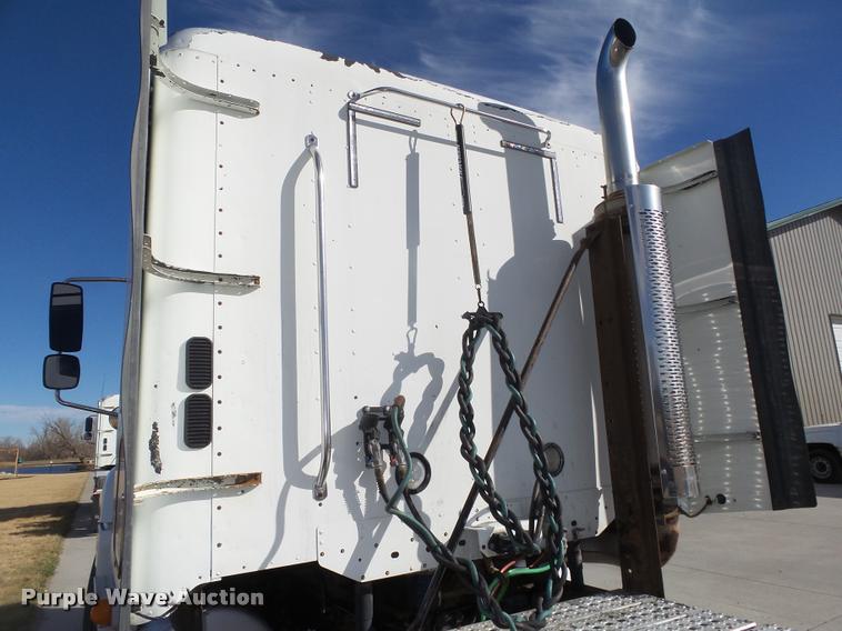 image for item DA0574 2006 Freightliner Columbia semi truck