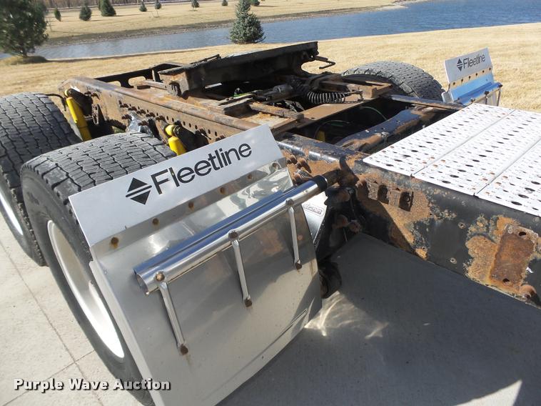 image for item DA0574 2006 Freightliner Columbia semi truck