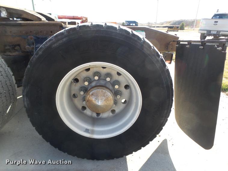 image for item DA0574 2006 Freightliner Columbia semi truck