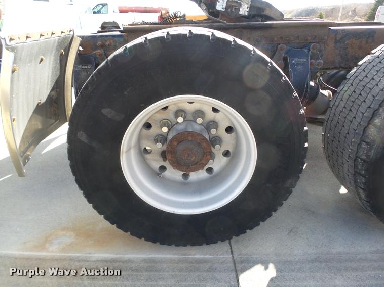 image for item DA0574 2006 Freightliner Columbia semi truck