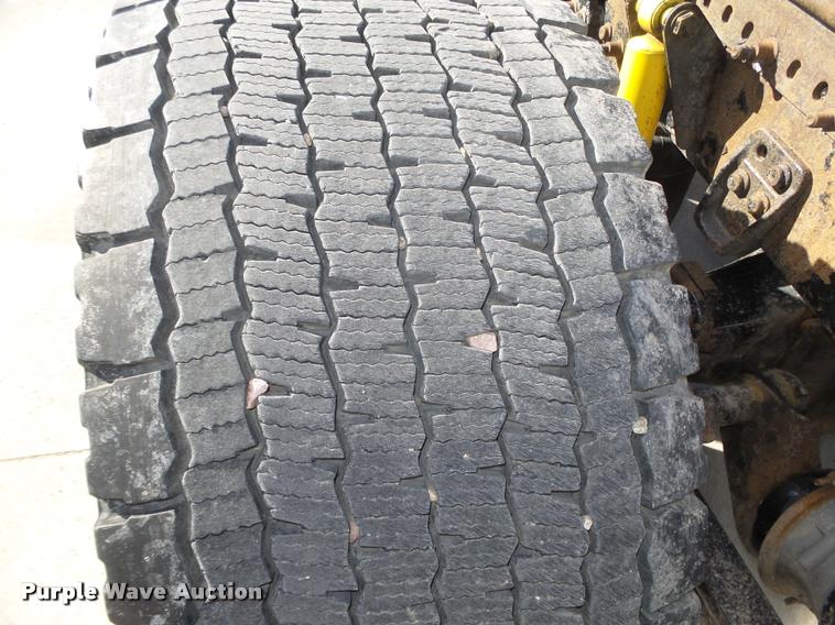 image for item DA0574 2006 Freightliner Columbia semi truck