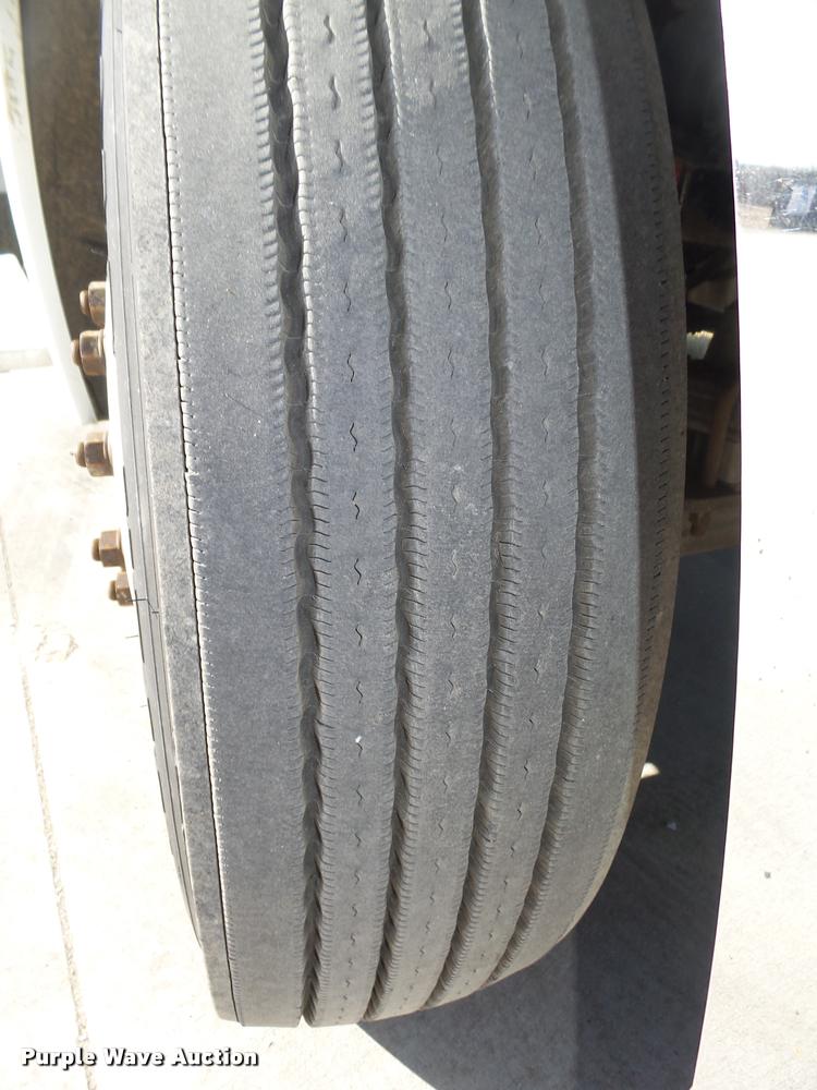 image for item DA0574 2006 Freightliner Columbia semi truck