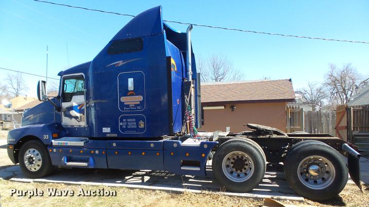 image for item DA0587 2001 Kenworth T600 semi truck
