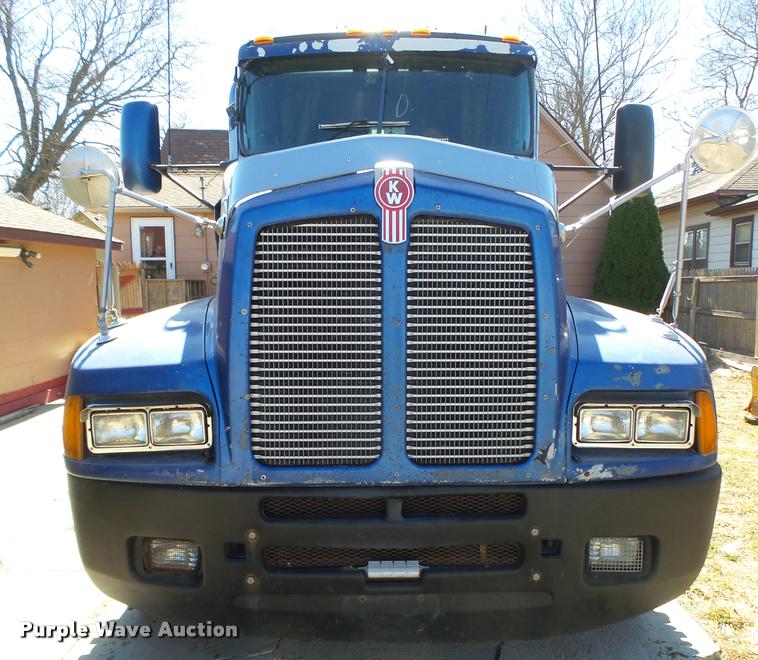 image for item DA0587 2001 Kenworth T600 semi truck