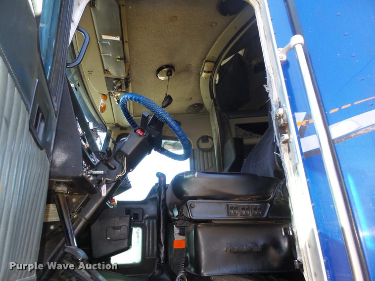 image for item DA0587 2001 Kenworth T600 semi truck