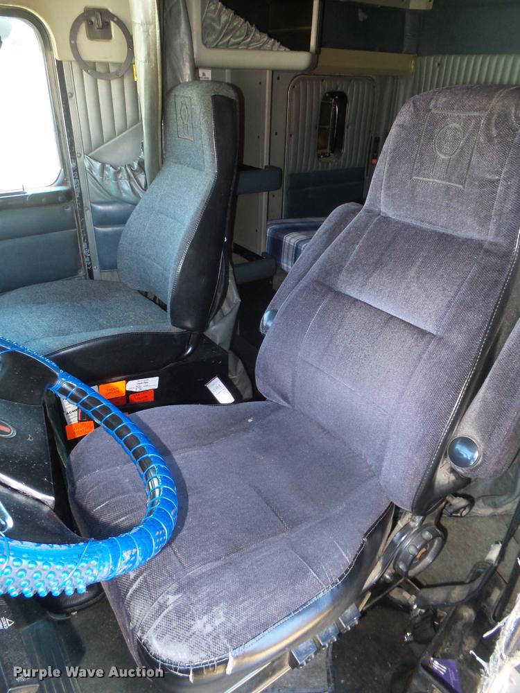 image for item DA0587 2001 Kenworth T600 semi truck