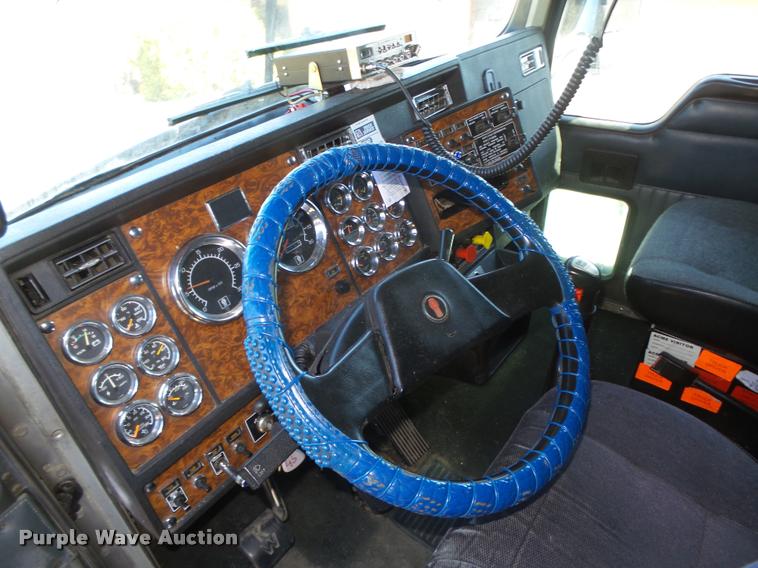 image for item DA0587 2001 Kenworth T600 semi truck