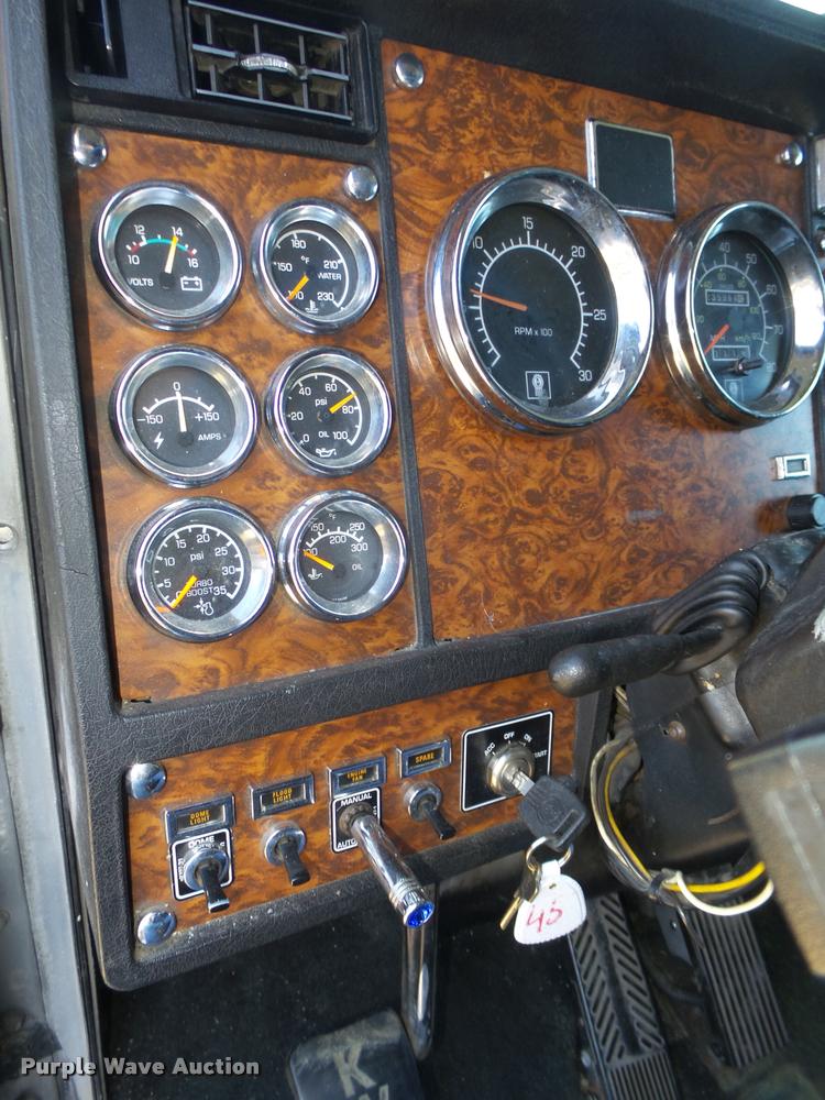 image for item DA0587 2001 Kenworth T600 semi truck
