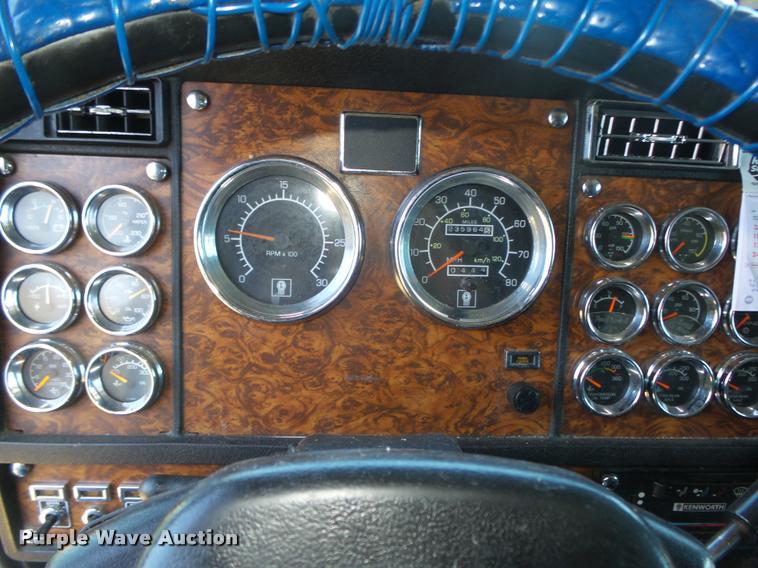 image for item DA0587 2001 Kenworth T600 semi truck