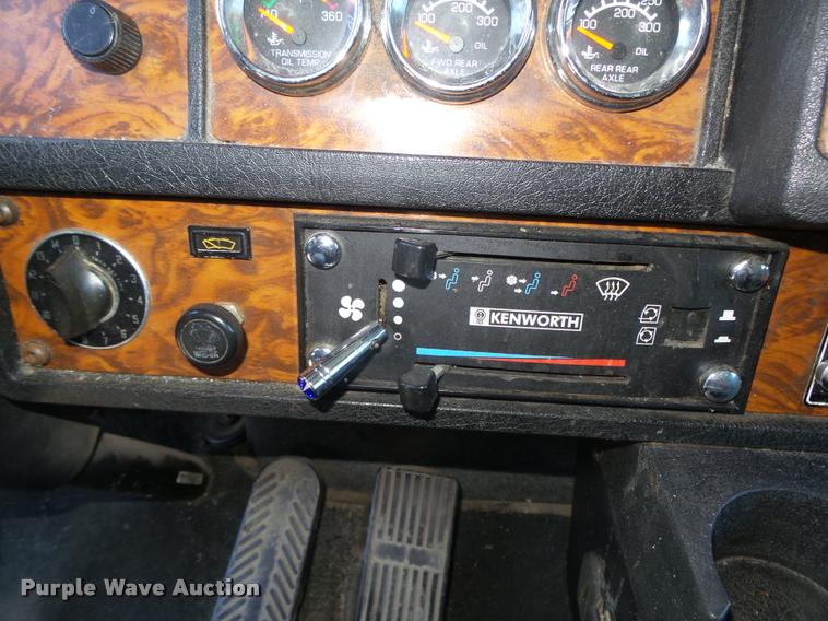 image for item DA0587 2001 Kenworth T600 semi truck