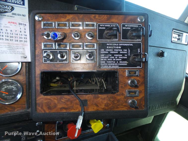 image for item DA0587 2001 Kenworth T600 semi truck