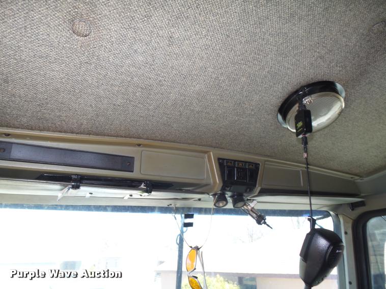 image for item DA0587 2001 Kenworth T600 semi truck