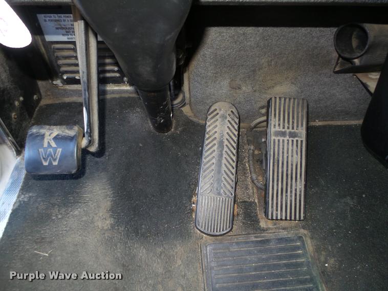 image for item DA0587 2001 Kenworth T600 semi truck