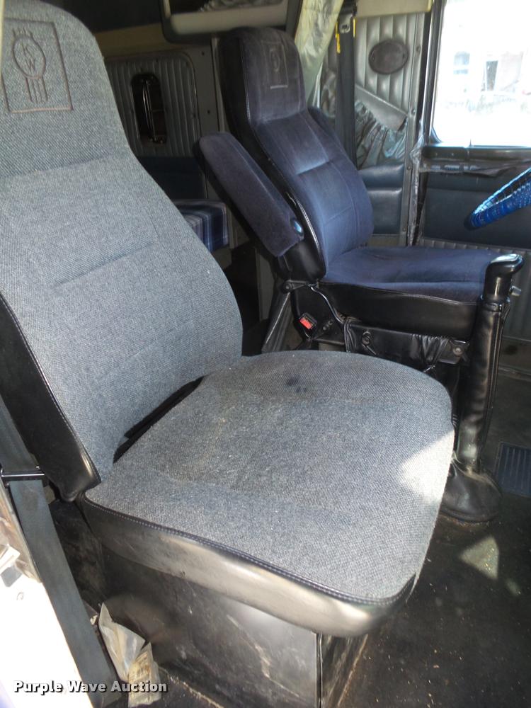 image for item DA0587 2001 Kenworth T600 semi truck