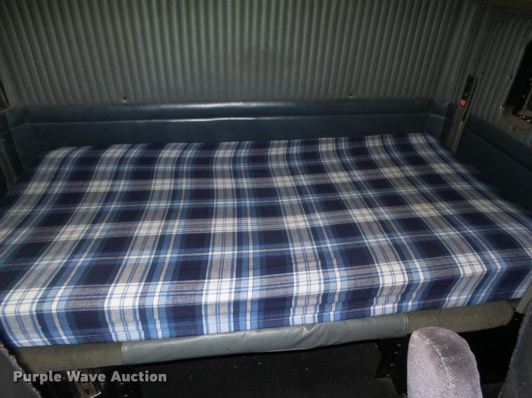 image for item DA0587 2001 Kenworth T600 semi truck