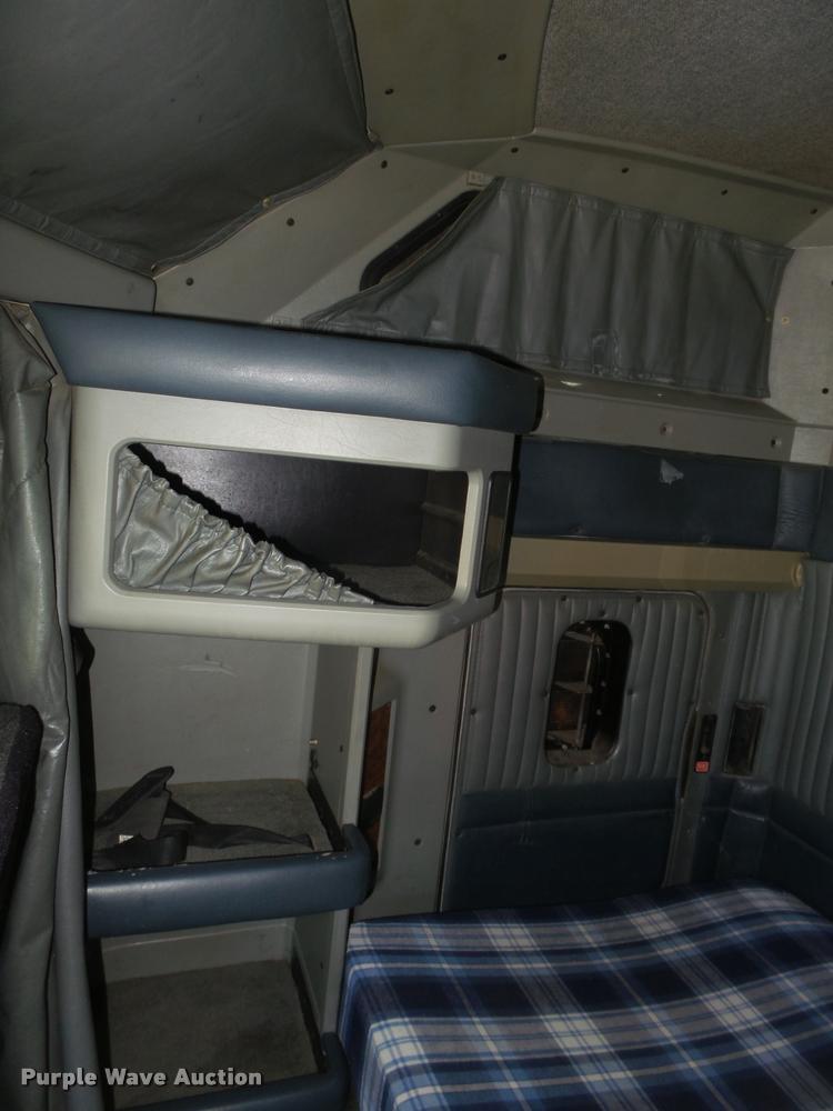 image for item DA0587 2001 Kenworth T600 semi truck