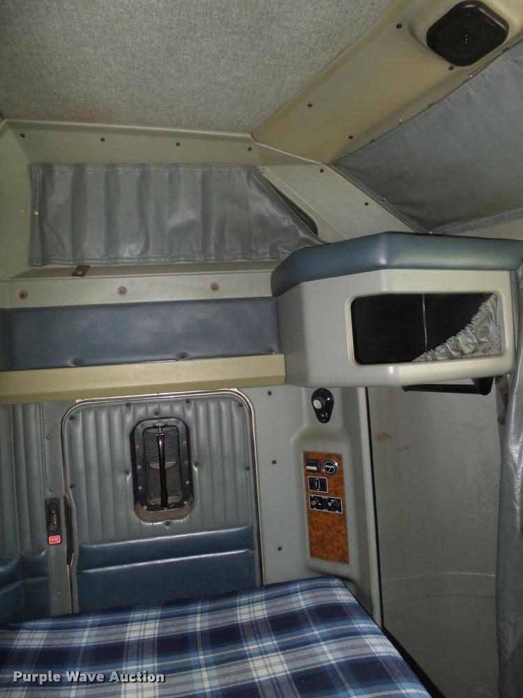 image for item DA0587 2001 Kenworth T600 semi truck