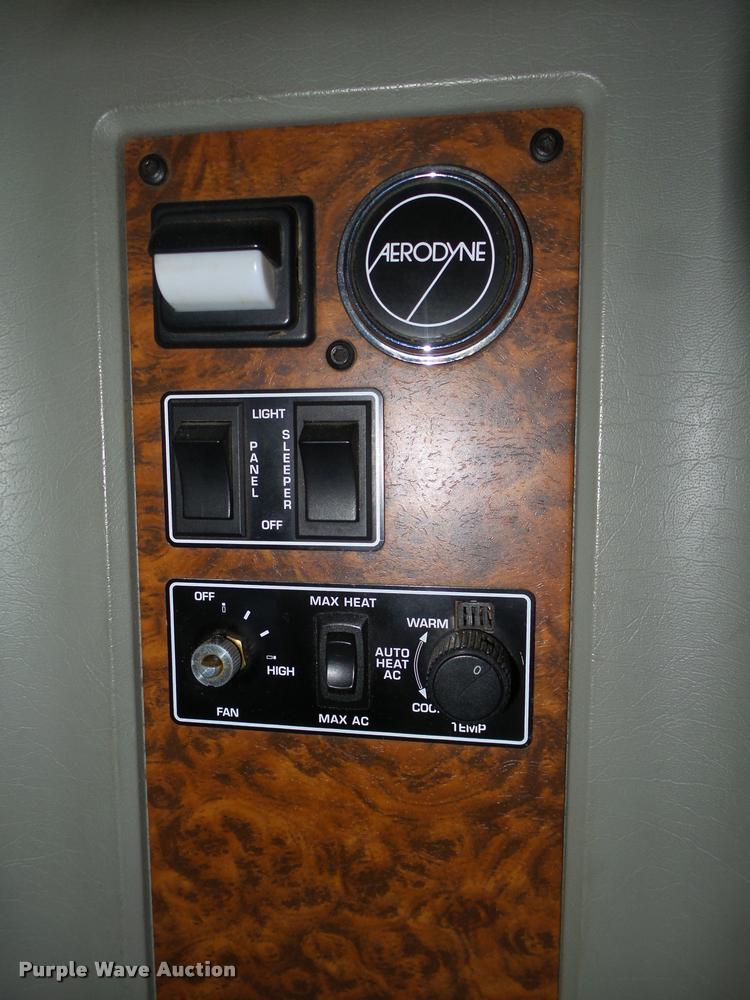 image for item DA0587 2001 Kenworth T600 semi truck