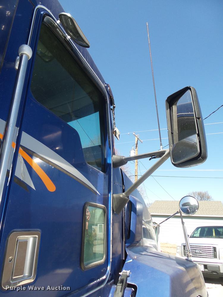 image for item DA0587 2001 Kenworth T600 semi truck