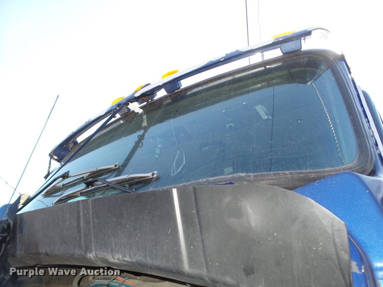 image for item DA0587 2001 Kenworth T600 semi truck