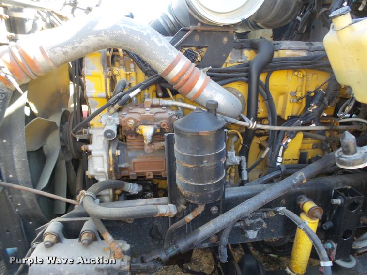 image for item DA0587 2001 Kenworth T600 semi truck