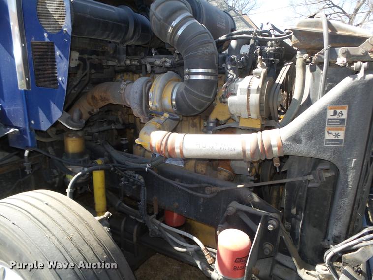 image for item DA0587 2001 Kenworth T600 semi truck