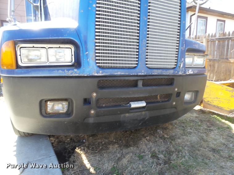 image for item DA0587 2001 Kenworth T600 semi truck
