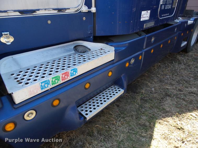 image for item DA0587 2001 Kenworth T600 semi truck