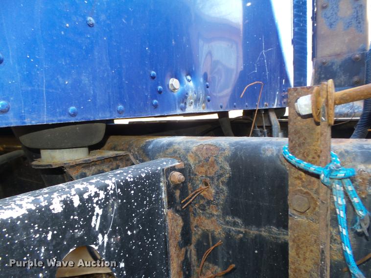 image for item DA0587 2001 Kenworth T600 semi truck