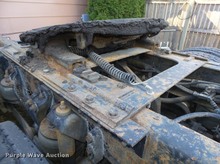 image for item DA0587 2001 Kenworth T600 semi truck