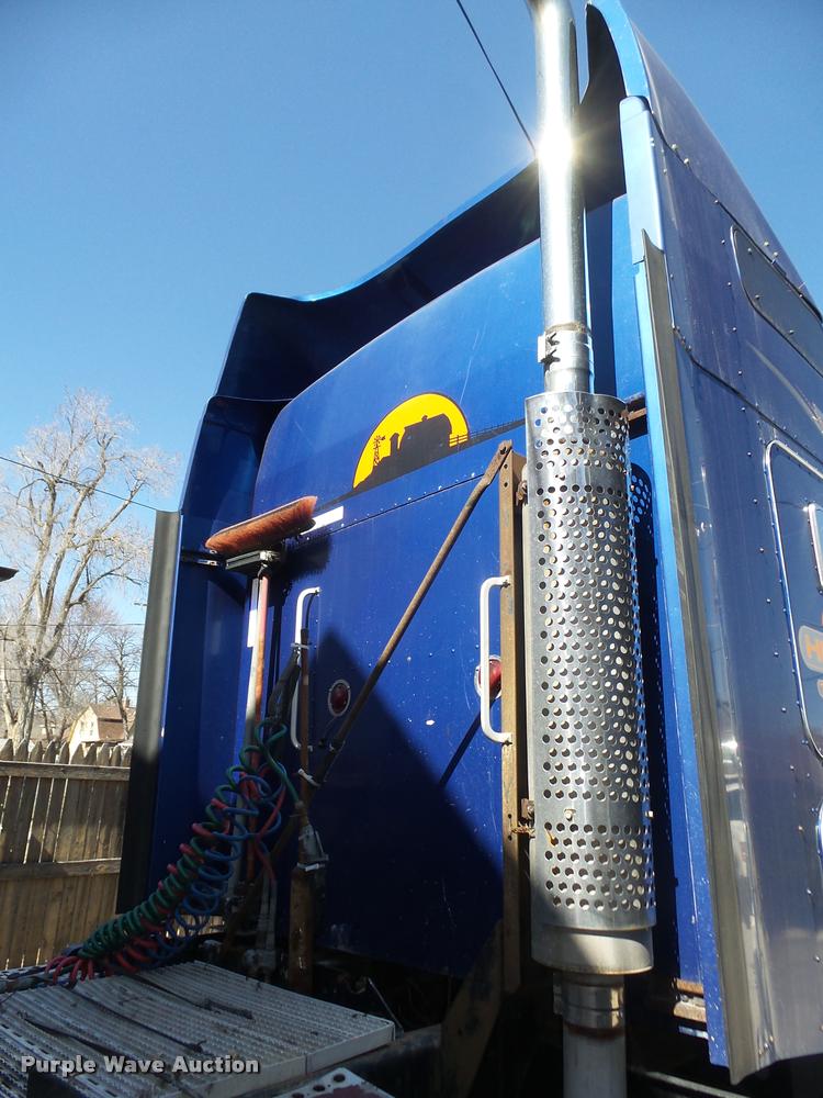 image for item DA0587 2001 Kenworth T600 semi truck